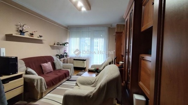 KISZ-en 2. emeleti erk�lyes lak�s, Szombathely