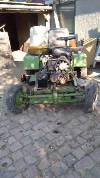 KIS Traktor Elad