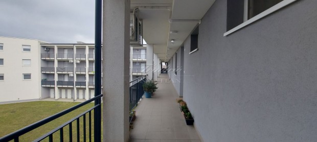 KIT�N� LOK�CI�-, INFRASTRUKT�RA-, K�NYELEM-, �S �RT�K�LL�S�G A V�ROS