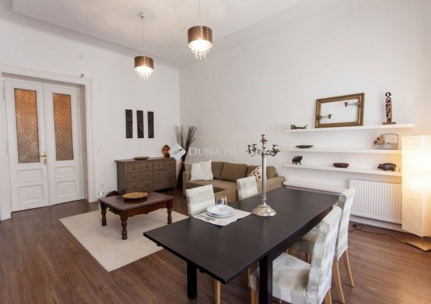 KIV�L� �LLAPOT�, 3 szob�s, BERENDEZETT lak�s