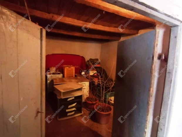 KIV�L� ELHELYEZKED�S� HEGYI INGATLAN PACS�N  BALATON K�ZEL�BEN!