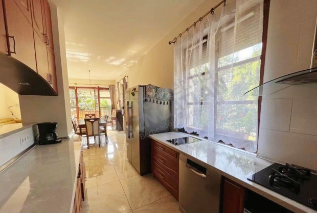 KIad aII ker Alvinci ton egy sorhz.