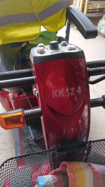 KKSZ4 moped elad 