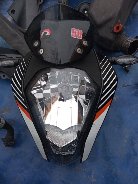 KTM 125 , 390 Duke alkatrész fej lámpával