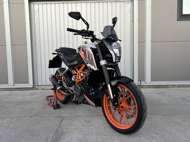 KTM 390 Duke ..