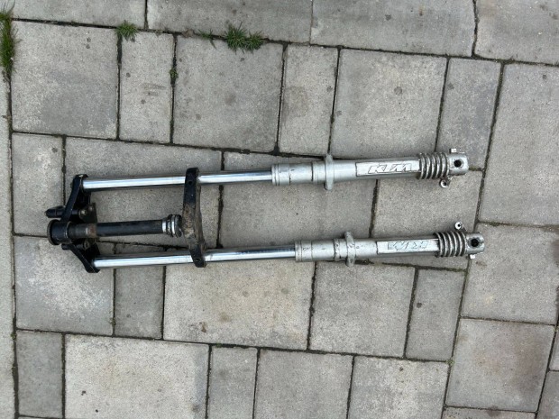 KTM 50 veter�n motor gy�ri els� villa