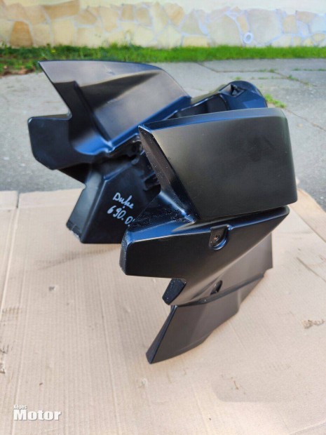 KTM 690 SM motor tank