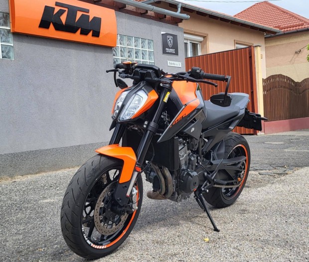 KTM 890 Duke ..
