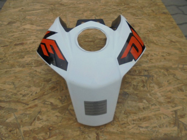 KTM Duke 125-390-ig tank idom j llapotban elad