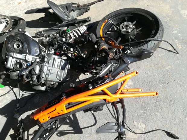 KTM Duke 125 690 bontott alkatrszek
