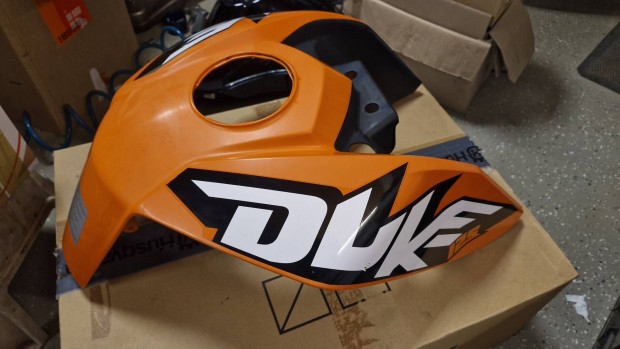 KTM Duke 125 Tank idom spoiler borts 