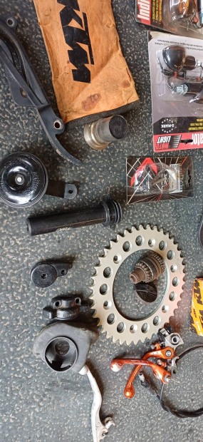 KTM EXC megmaradt alkatr�sz