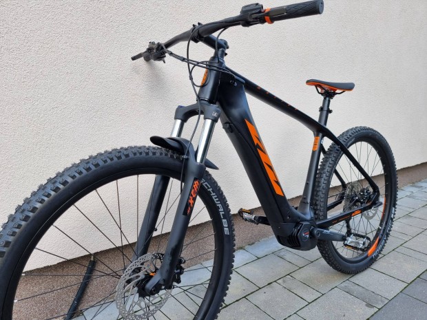 KTM Macina Team 293 E-bike 450km-el elad!