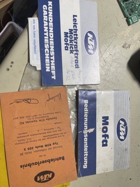 KTM Mofa k�zik�nyv