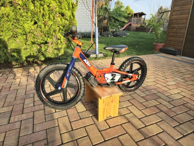 KTM Stacyc 16" Elektromos Futbicikli