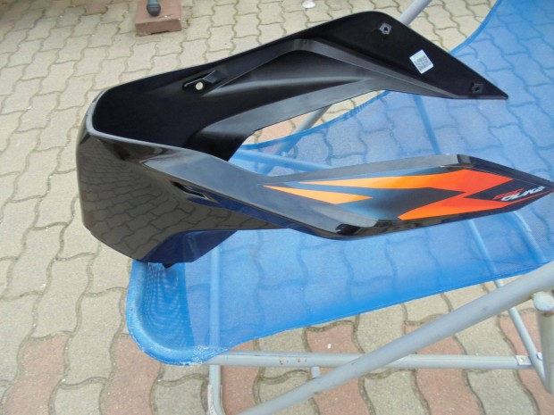 KTM gyári benzin tank idom megkímélten eladó