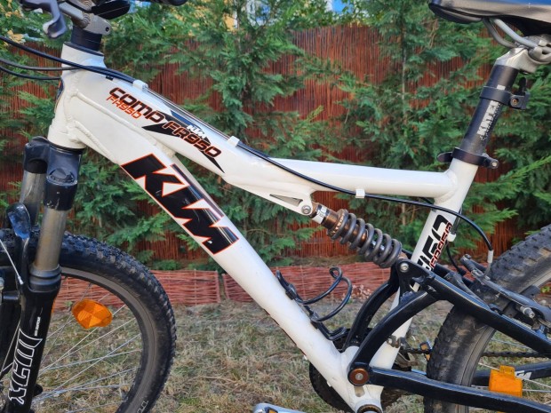 KTM összteleszkópos mountain bike