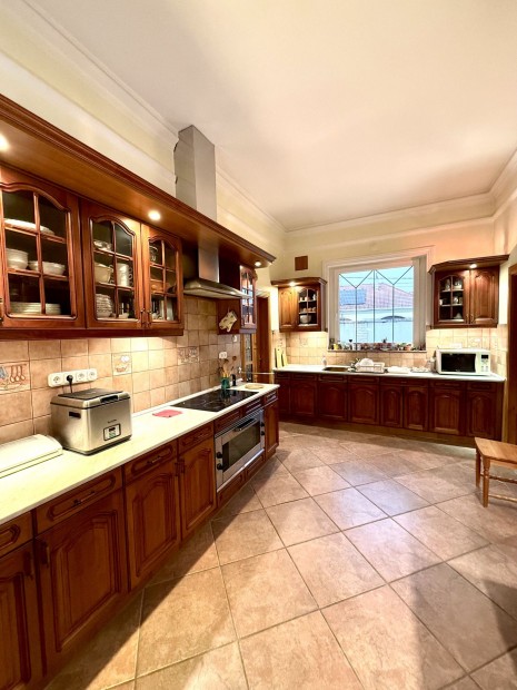 K�L�NLEGES CSAL�DI BIRTOK ELAD� DEBRECEN, J�ZSA V�ROSR�SZEN!