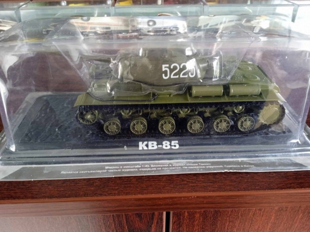 KV 85 "Tanki dea" tank kisauto modell 1/43 Elad