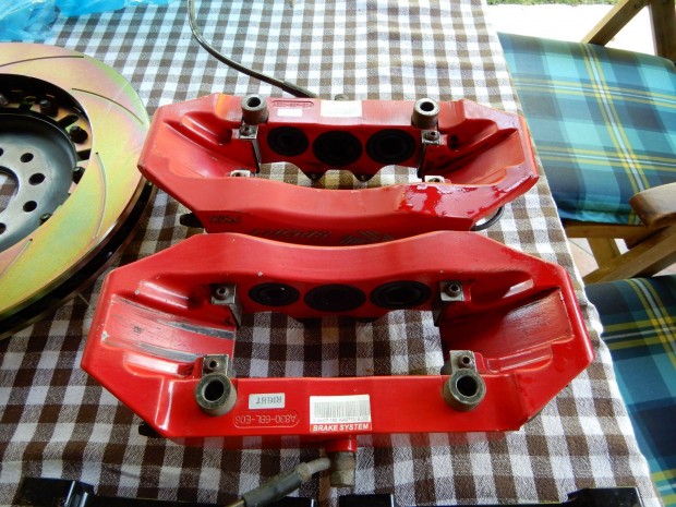 K-Tec Racing sport fék, új 356mm tárcsákkal, hatdugattyús féknyereg