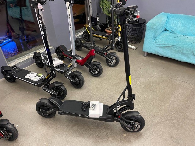 Kaabo Mantis 10 elektromos roller új állapotban garanciás