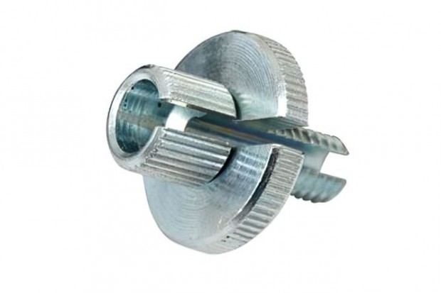 K�bel�ll�t� csavar M8x1,25 - L.18mm - h�vely D.7,8mm