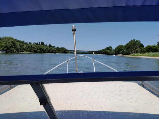 Kabinos tra horgsz csnak elad. 