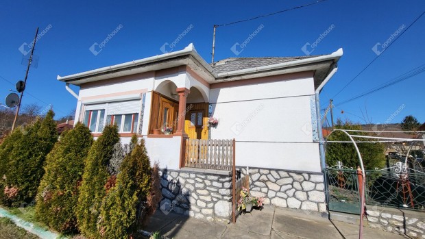 K�cson a B�kk �lel�s�ben 3+2 szob�s csal�di h�z elad�!