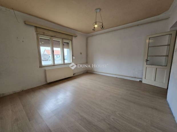 Kacs�tai 80 nm-es h�z elad�