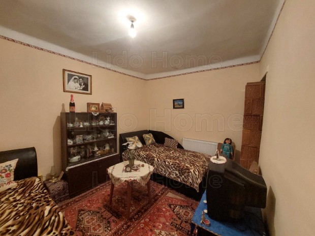 Kadark�ti nappali + 2 szob�s csal�di h�z elad�