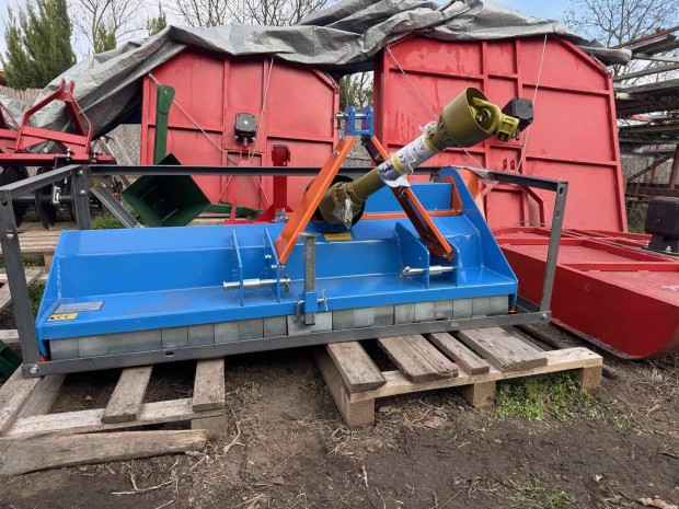 Kalap�csos sz�rz�z� sz�rt�p� gazv�g� jap�n traktor