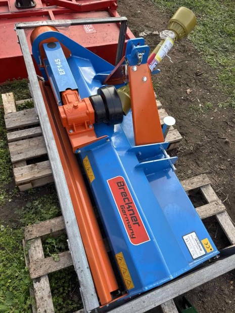 Kalap�csos sz�rz�z� sz�rt�p� gazv�g� jap�n traktor