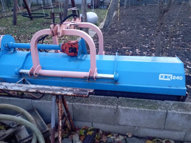 Kalap�csps Mulcsoz� Stark Kdx 240