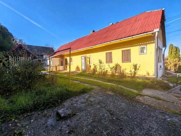 Kalazn�n vid�ki otthon nagy telekkel, mell�k�p�letekkel elad�!