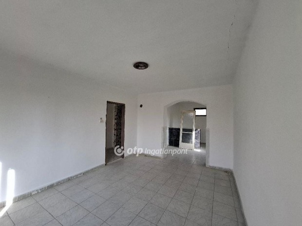 K�li 180 nm-es h�z elad�