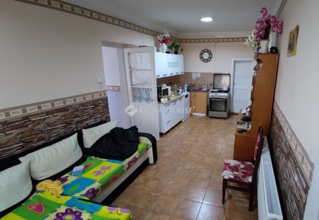 K�ll�i 120 nm-es h�z elad�