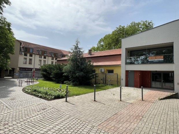 Kálmán I. Sétányon, Földszinti Üzlethelyiség