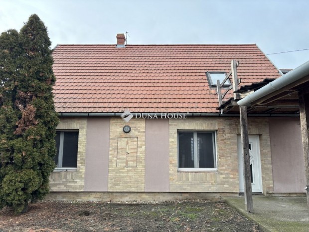 Kalocsai 157 nm-es h�z elad�