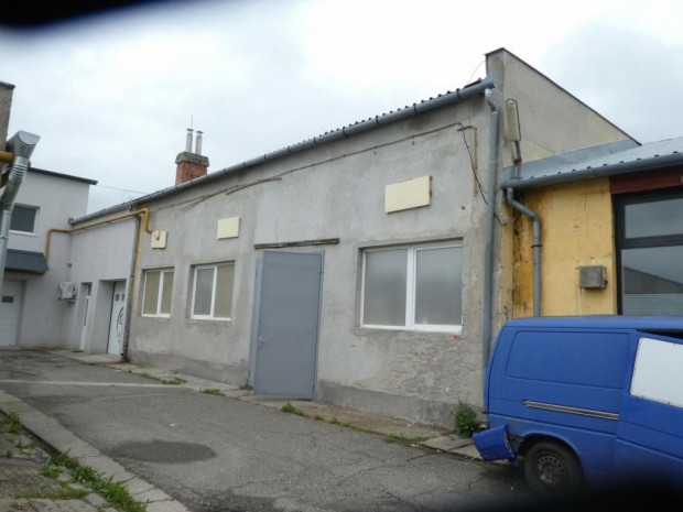 Kalocs�n a B�tyai �ton m�hely-rakt�r elad�! - Kalocsa