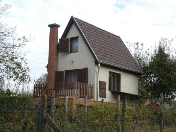 Kalocs�n a Duna mellett t�lies�tett h�tv�gi h�z elad�! - Kalocsa