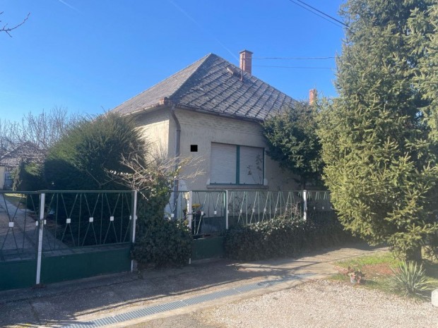 Kalocs�n a Kertv�rosban csal�di h�z elad�! - Kalocsa