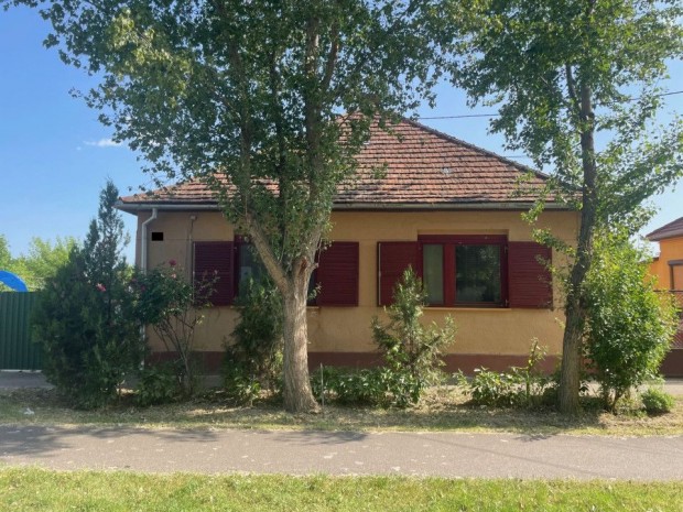 Kalocs�n a belv�roshoz k�zel a Fokt�i �ton csal�di h�z elad�! -