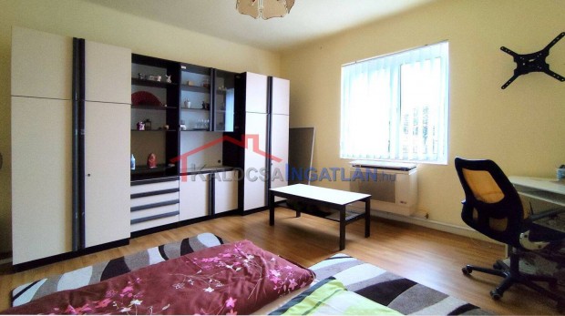 Kalocs�n f�ldszintes t�gla �p�t�s� csal�di h�z elad�!