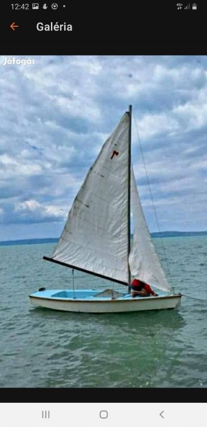 Kalóz vitorlás üvegszálas Balatonvilágoson.