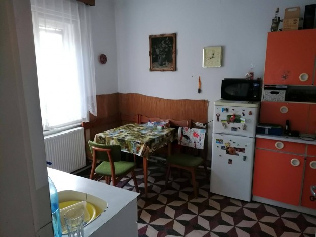 Klozon j llapot Kdr kocka csaldi hz !