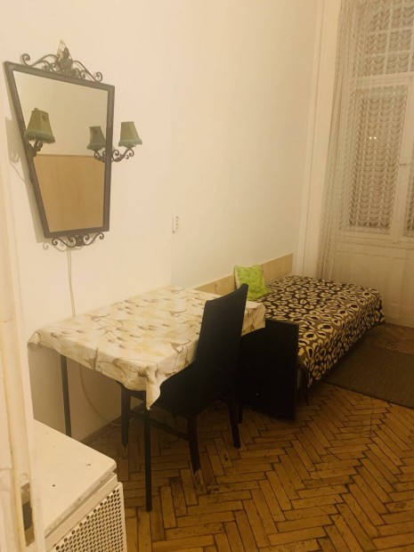 K�lvin T�rn�l Szoba Kiad�