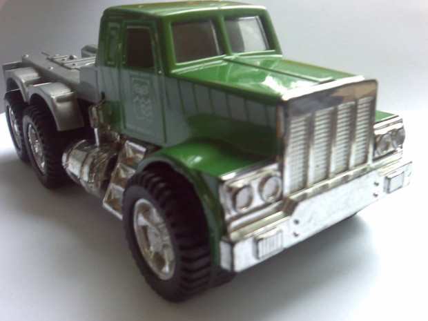 Kamion traktor kisaut, 16cm, matchbox