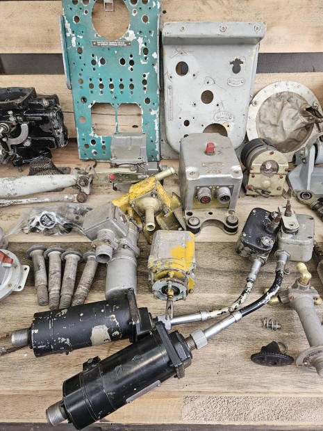 Kamov Ka-26 helikopter alkatr�szek 