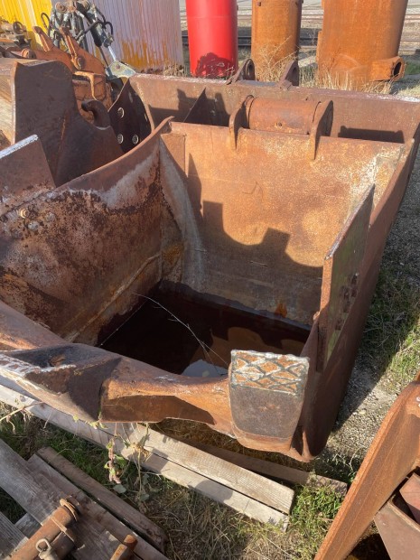 Kanal, munkagep, markolo elado