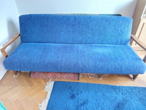 Kanapé ágy ágyneműtartóval